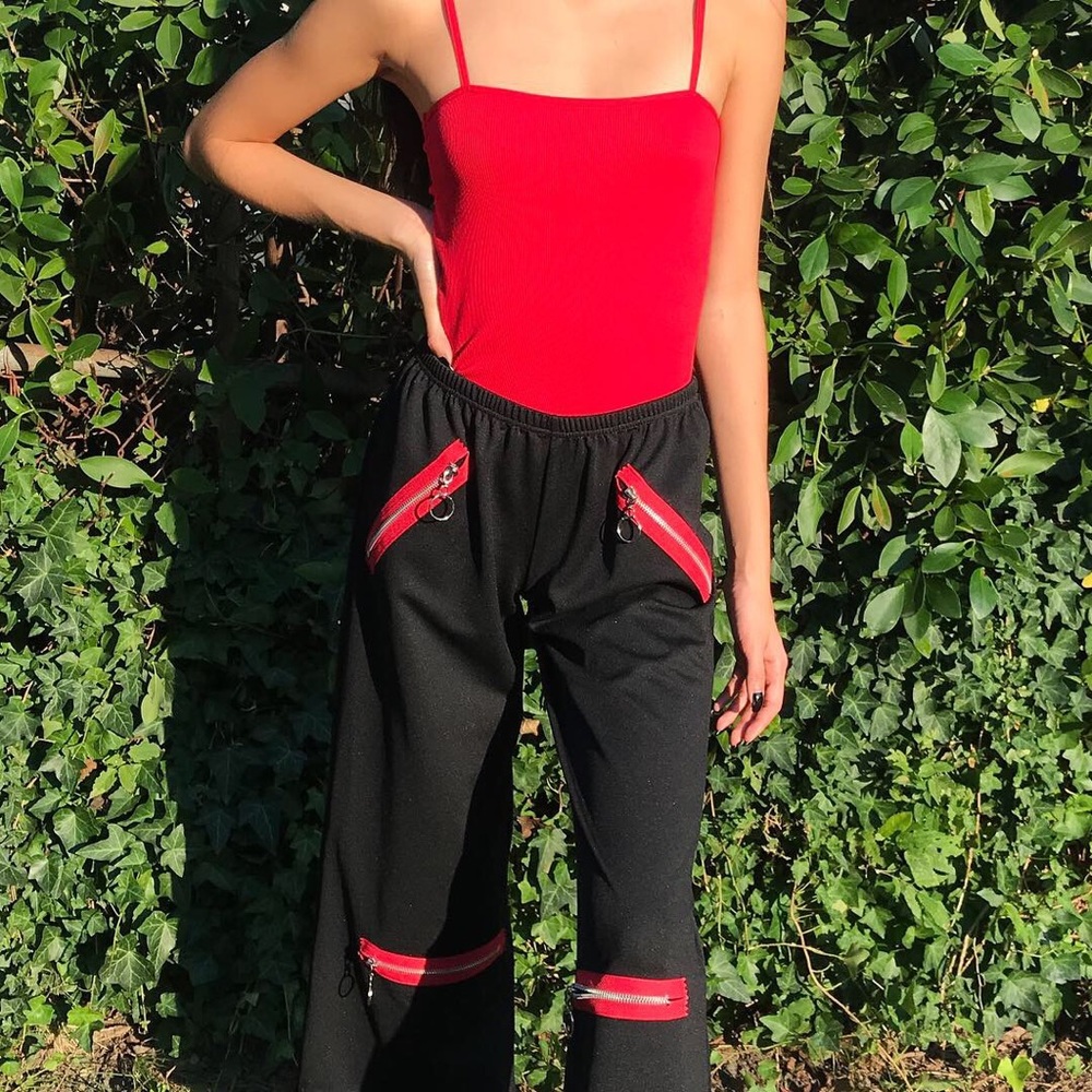 brandy Melville❤️🖤red zipper pants